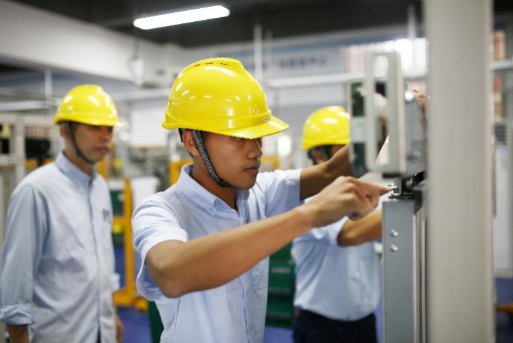 探索未来，2025年正宗香港挂牌的机遇与挑战